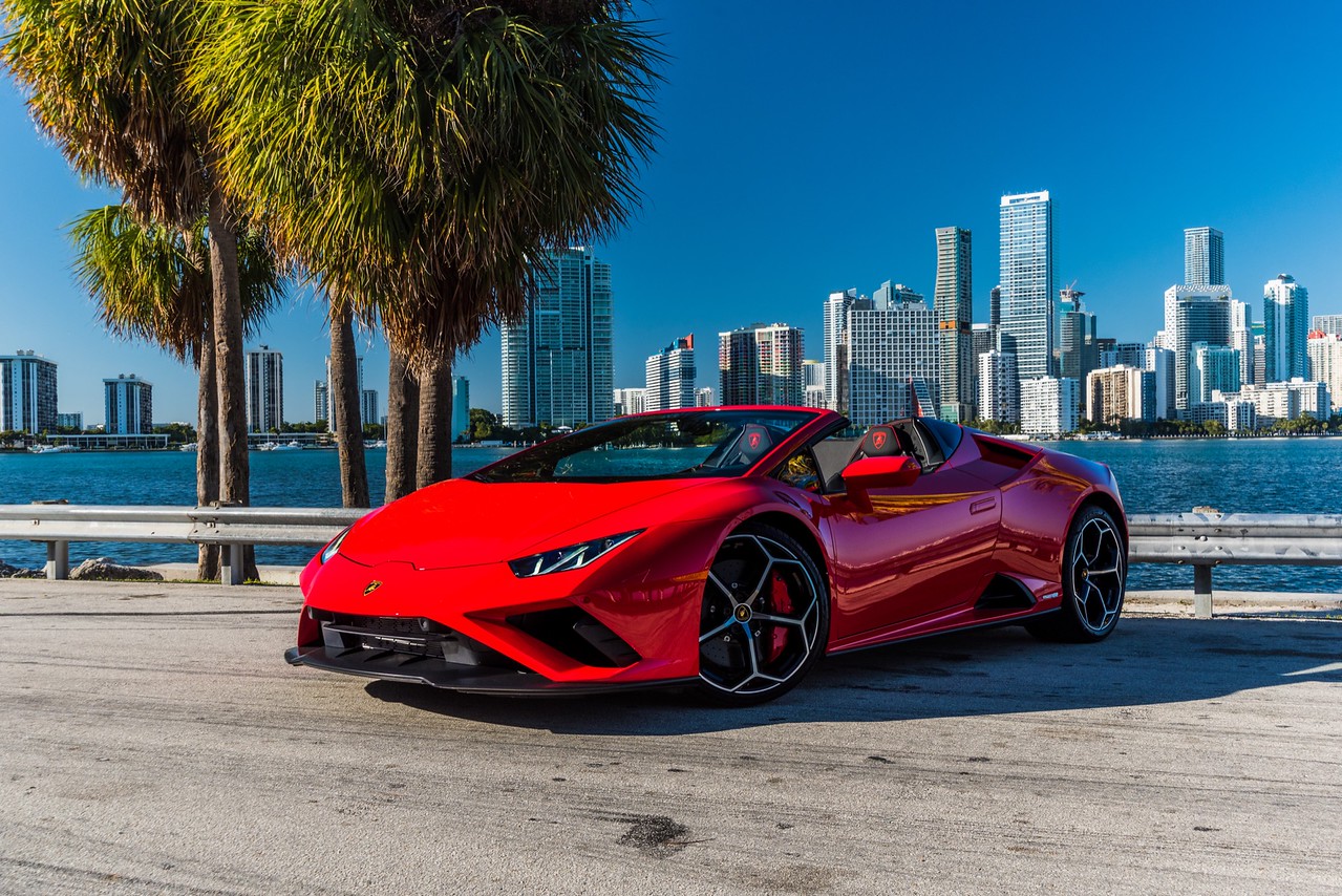 Lamborghini Huracan Evo Spyder RWD Rosso Mars car sidebar