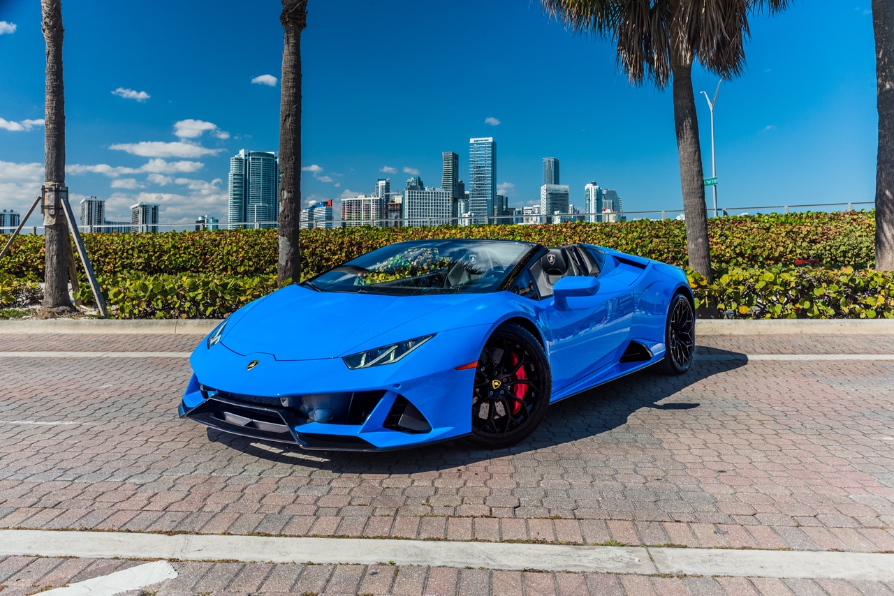 Rent Lamborghini Huracán EVO Spyder in Miami | Le Mans Blue