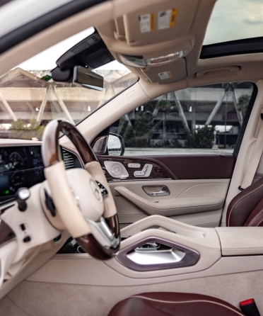 Maybach Masterclass: GLS 600 vs. S 580 — Miami’s Icons of Power blog image