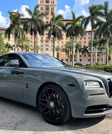 5 Reasons Why Renting a Rolls-Royce in Miami Makes a Bold Statement blog image