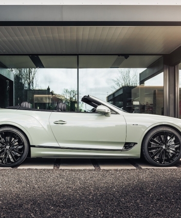 Cruise Ocean Drive in a Bentley Continental GTC Speed blog image