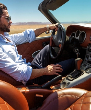 From Coastline to City Lights: Finding the Right Luxury Car Rental in Miami blog image