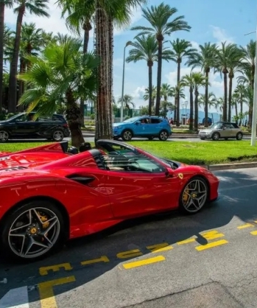 Cruising the Magic City: What It’s Really Like to Drive a Lamborghini or Ferrari in Miami blog image