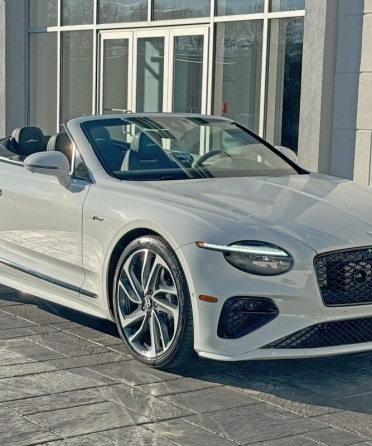 Experience Summer Glam: Bentley Continental GT Rental in Miami blog image