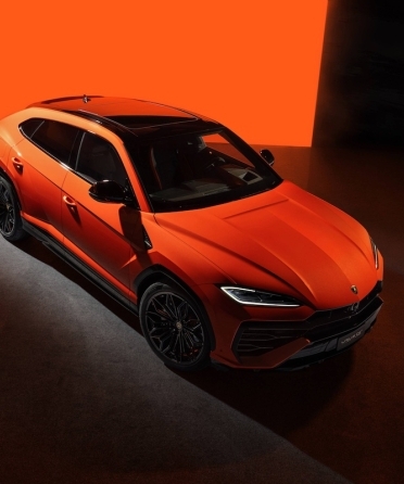 Redefining Miami Roads with the Lamborghini Urus SE 2025 Orange blog image
