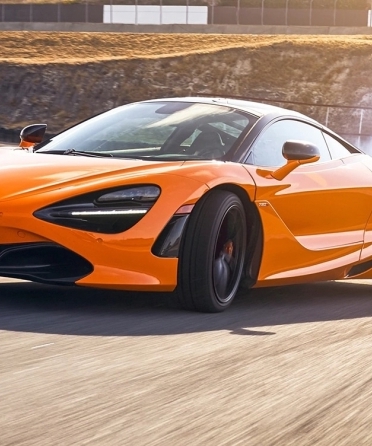 Wynwood During Miami Art Week 2026: Best Luxury Cars for Gallery Hopping and Night Events blog image