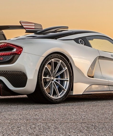 Exotic vs. Luxury: What’s the Difference When Renting Cars in Miami? blog image