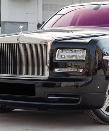 When Only the Best Will Do: Embrace Rolls-Royce Luxury in Miami blog image