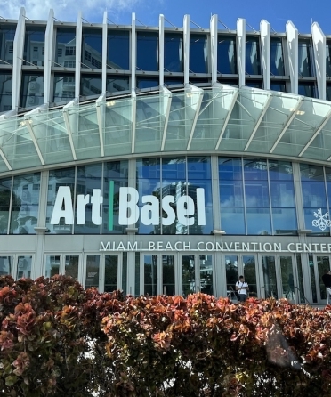 Art Basel Miami Beach Hotel Delivery Guide: Fontainebleau, South Beach & Collins Avenue blog image