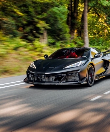 The All-American Icon: Corvette C8 Is a Miami Must-Drive blog image
