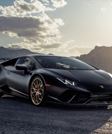 Drive in Pure Luxury: Lamborghini Huracán Rental in Miami blog image
