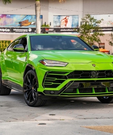 Coastal Cool Meets Supercar Power: The Lamborghini Urus in Miami blog image