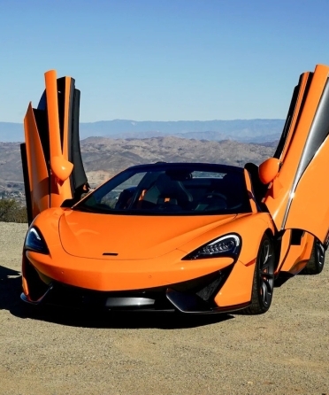 From Zero to Hero: Why McLaren Rentals Are Dominating Miami’s Supercar Scene blog image