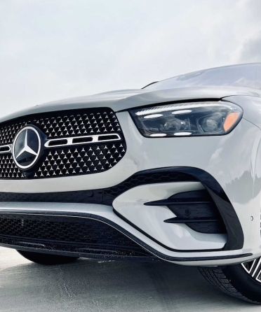 Miami International Boat Show 2027: Best Luxury Cars for a Week on the Water blog image