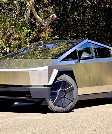 The New Status Symbol: Why the Tesla Cybertruck Is the Hottest Rental in Miami blog image