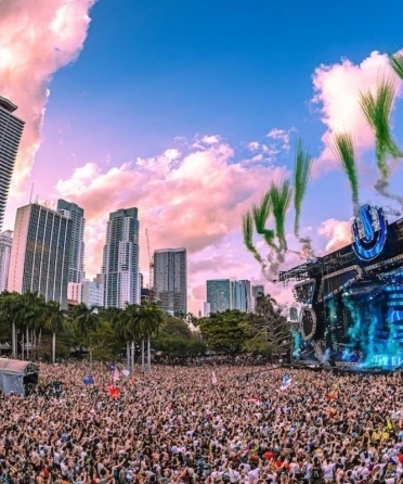 Miami Music Week 2027: The Best Luxury Cars for Ultra, Pool Parties, and Late Nights blog image