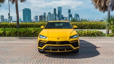Lamborghini Urus Yellow gallery image 1