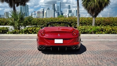  Ferrari California T gallery image 2