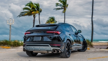 Lamborghini Urus Black w/ White Interior gallery image 1