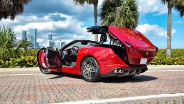  Ferrari California T gallery image 3