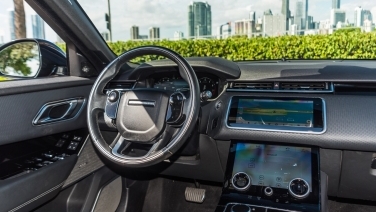 Land Rover Velar R Dynamic Black gallery image 6