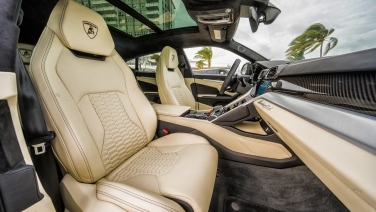 Lamborghini Urus Black w/ White Interior gallery image 6