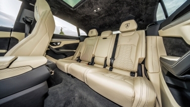 Lamborghini Urus Black w/ White Interior gallery image 5