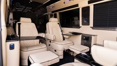 8-passenger Mercedes Benz Sprinter Limo gallery image 3