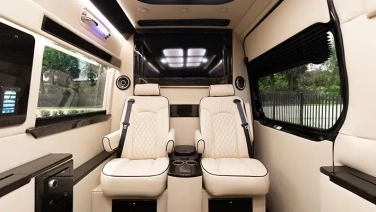 8-passenger Mercedes Benz Sprinter Limo gallery image 4
