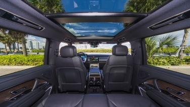 Land Rover Range Rover P400 Black gallery image 7