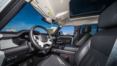 Land Rover Defender White gallery image 6