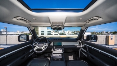 Land Rover Defender White gallery image 8
