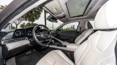 Hyundai Elantra Grey gallery image 8