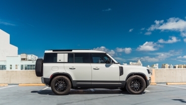 Land Rover Defender White gallery image 2