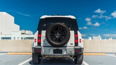 Land Rover Defender White gallery image 5