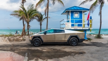 Tesla Cybertruck AWD gallery image 2