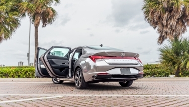 Hyundai Elantra Grey gallery image 1