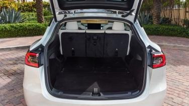  Tesla Model Y Dual Motor White gallery image 3