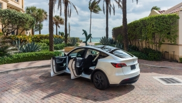  Tesla Model Y Dual Motor White gallery image 2