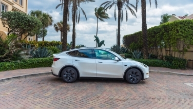  Tesla Model Y Dual Motor White gallery image 1