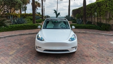  Tesla Model Y Dual Motor White gallery image 5