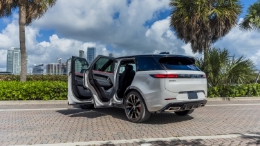 Land Rover Range Rover Sport P400 Dynamic Grey gallery image 2