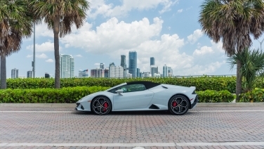 Lamborghini Huracan EVO Spyder Bianco Icarus gallery image 1
