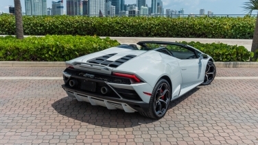 Lamborghini Huracan EVO Spyder Bianco Icarus gallery image 5