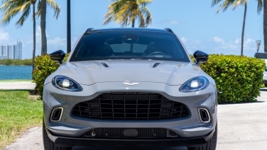 Aston Martin DBX gallery image 3