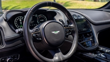 Aston Martin DBX gallery image 8