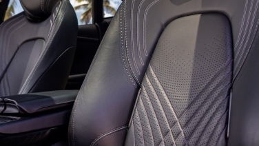 Aston Martin DBX gallery image 10