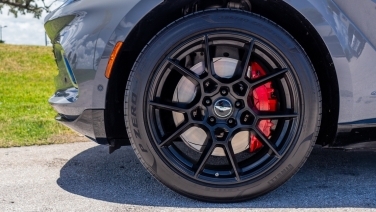 Aston Martin DBX gallery image 5