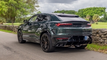 Lamborghini Urus SE Green gallery image 4
