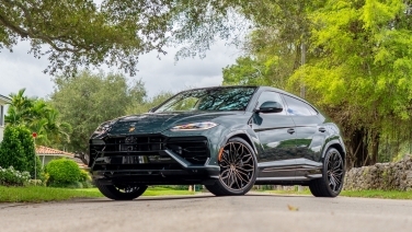 Lamborghini Urus SE Green gallery image 1